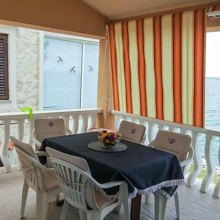 Apartman Veseli Apartment *