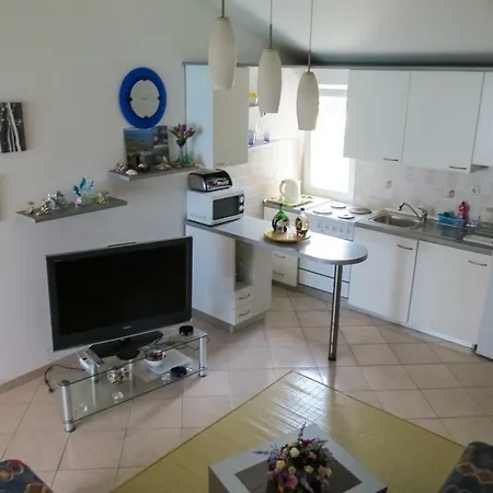 Apartman Veseli Apartment *