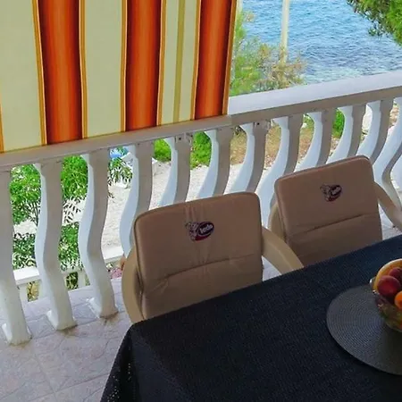 Apartman Veseli Apartment *